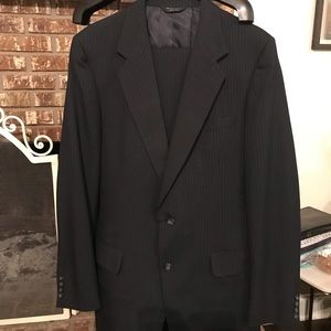 Sz 40 pinstriped men’s suit